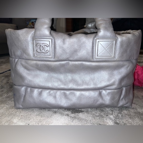 Metallic Lambskin Quilted Small Coco Cocoon Reversible Tote Light Grey & Navy - Picture 12 of 17